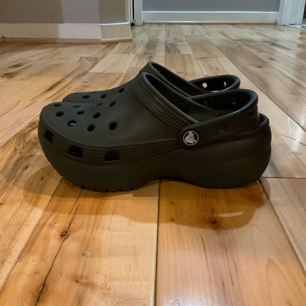 Crocs - Picture 2 of 6